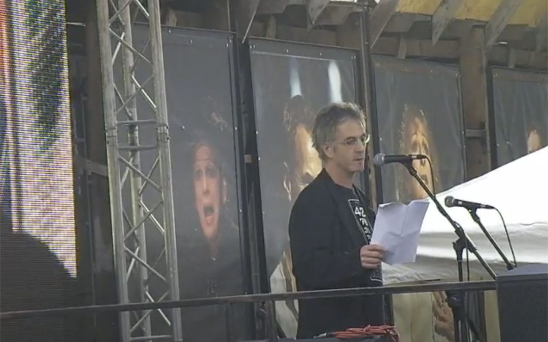 Beszéd az Új Színház előtti tüntetésen